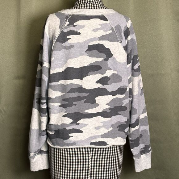AERIE Gray Camo Cropped Crewneck Raw Hem Sweatshirt Size Medium - Picture 2 of 8